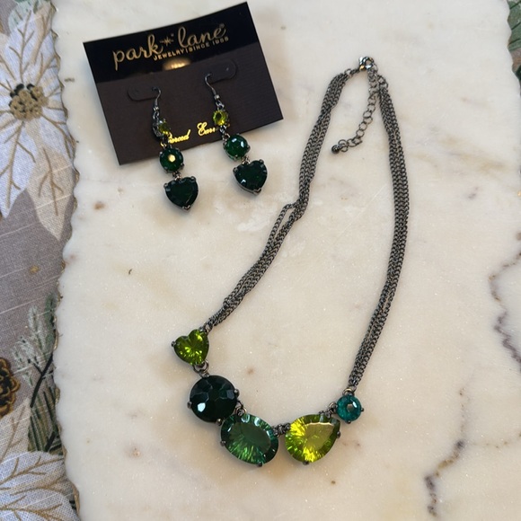 Chunky multi colored greens necklace with earrings. Get your Green for March! - Picture 8 of 8